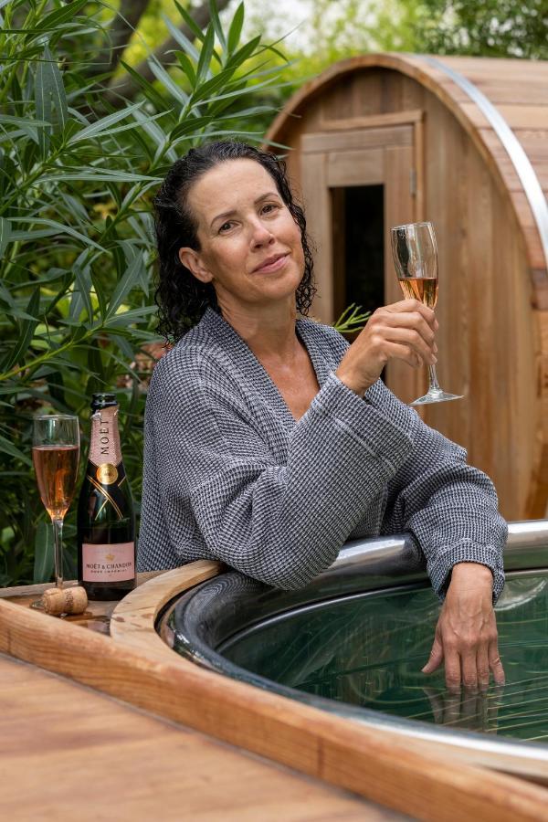 Escale Rochelaise B&B, Spa Bain Nordique Et Sauna Tonneau La Rochelle  Bagian luar foto
